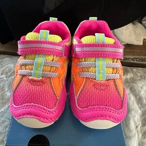 BNIB stride rite little kids size 5 sneakers